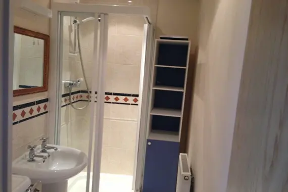 An en-suite shower room