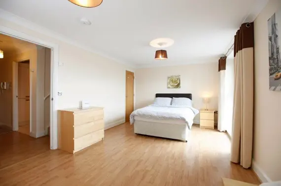 A super spacious bedroom at Mandarra Point