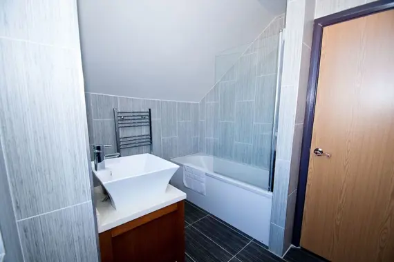 A modern, relaxing bathroom