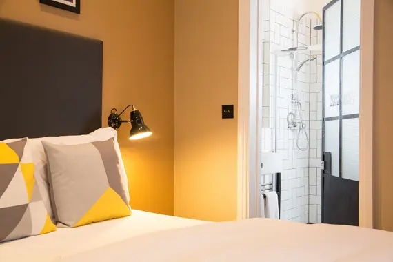 All studios offer en suite shower rooms