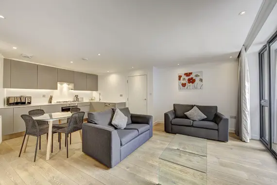 A lovely lounge and dining area at London Bridge Apartments