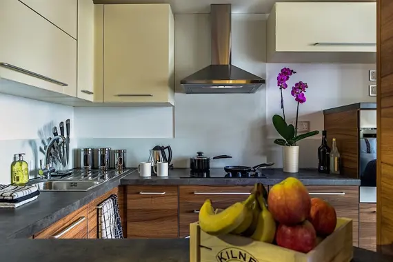 A fully equipped kitchen