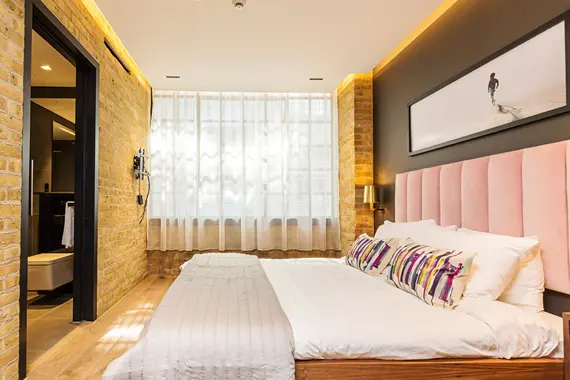 A stunning premium one bedroom apartment in Bank