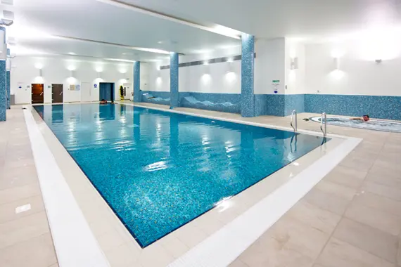 Staycity Heathrow also has access to a pool area with a jacuzzi