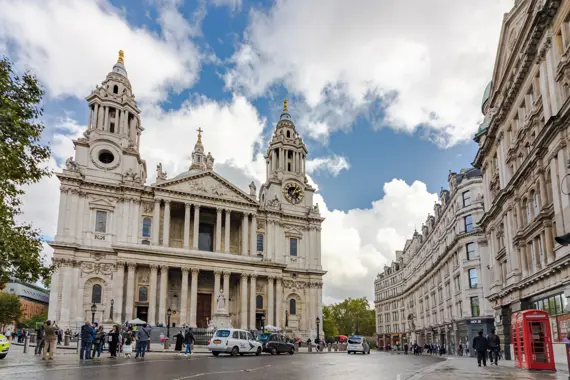 How beautiful is St Paul's Cathedral? Priory House is only 5 minutes away!