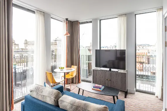 A spacious and bright living area with views in Glasgow