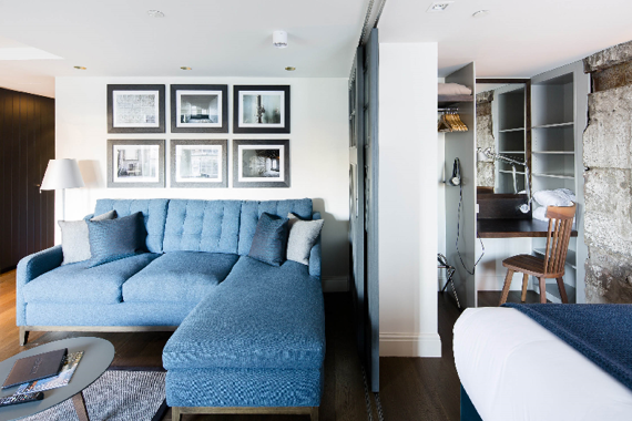 A beautiful and comfortable bedroom/living area in Edinburgh