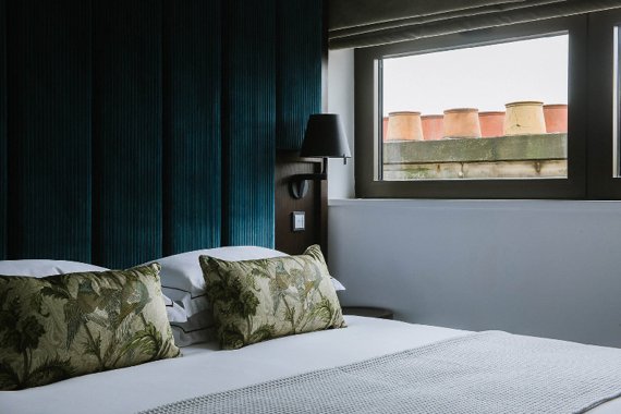 One Bedroom Apartments with Bed Alcove