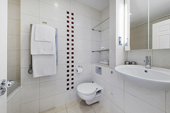 A polished and clean bathroom in the Montpelier Mews