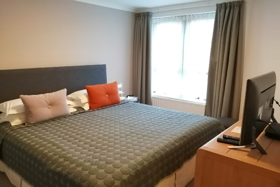 A comfortable one bedroom apartment in Kensington