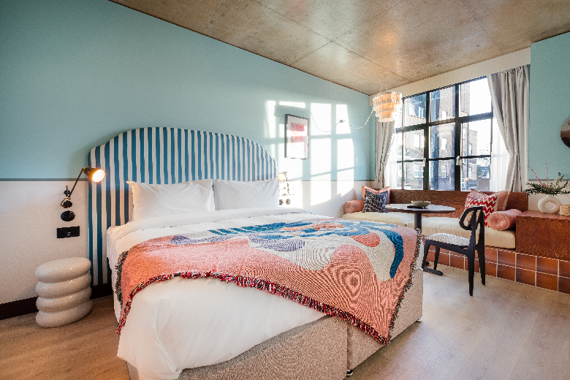 A more spacious lounge studio in Chiswick