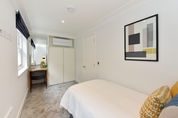 Comfortable and light single bedroom