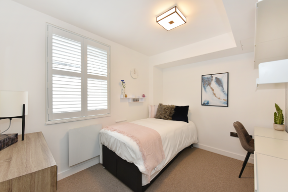 Comfortable and light single bedroom