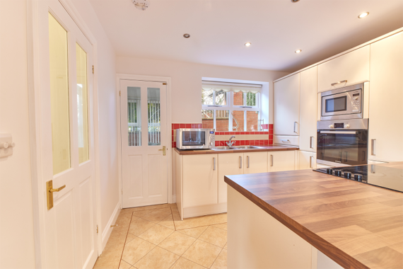 A lovely fully equipped kitchen