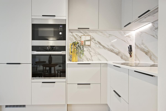 A well-equipped contemporary kitchen