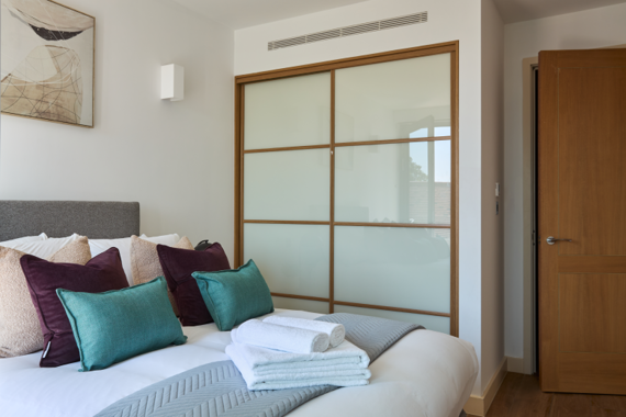 Relax and unwind in this lovely apartment in Brentford