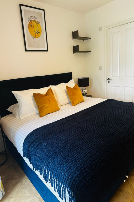 Relax in the spacious and comfortable double bedroom