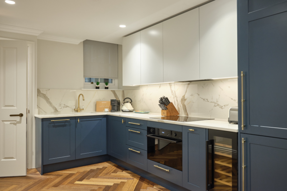 Discover a fully-equipped and contemporary kitchen, offering the amenities and tools necessary