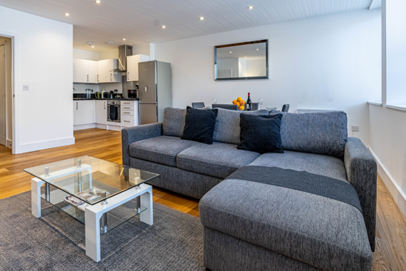 Relax in the spacious and comfortable living area in Reading