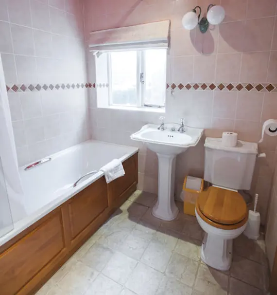 A spacious, contemporary bathroom