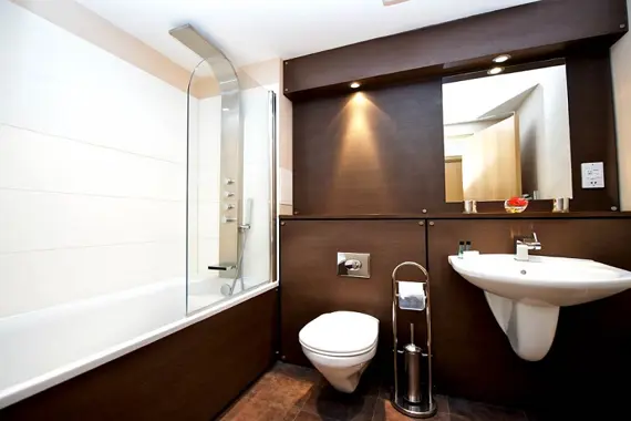 A typical bright and modern bathroom