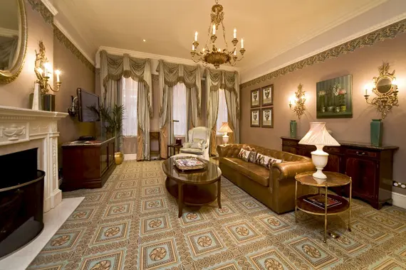 A luxurious living room in the Victoria and Albert Suite