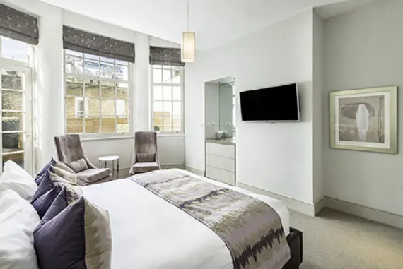 A modern, well decorated bedroom